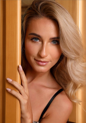 18 year old cutie Riley Reid taking cumshot on face from long penis